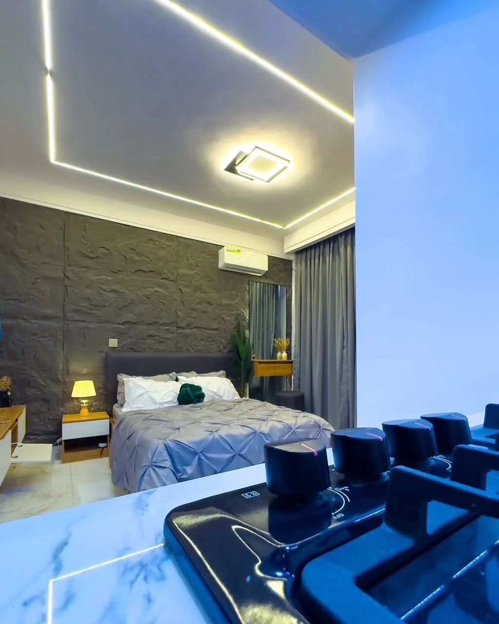 Crestville luxury Studio