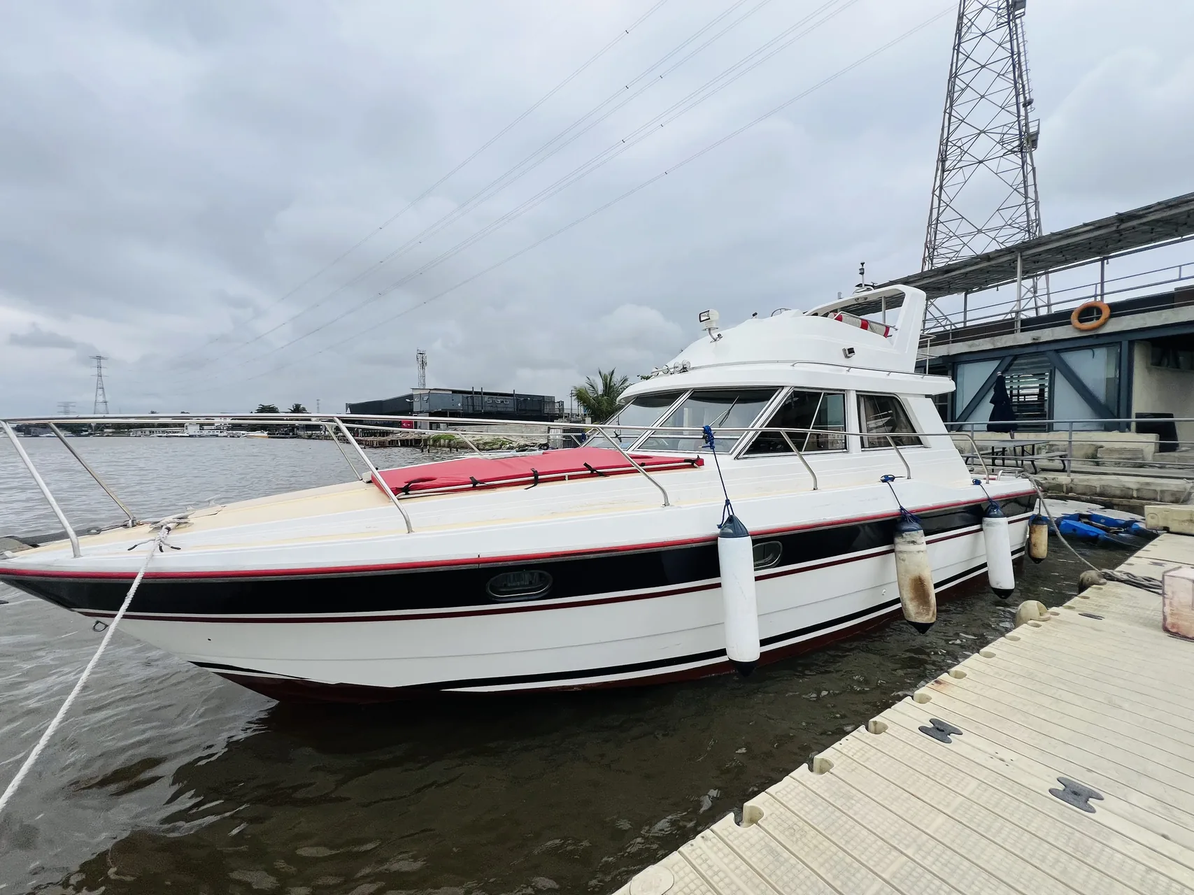 Oyine | Princess 330 Luxury Yacht Cruise