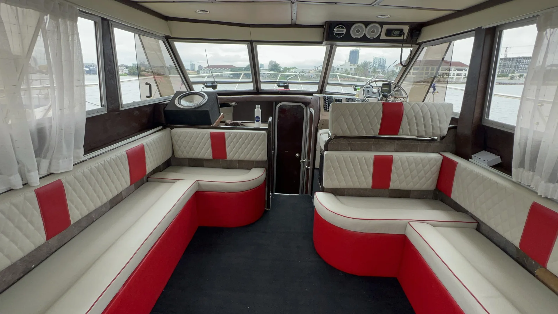 Oyine | Princess 330 Luxury Yacht Cruise
