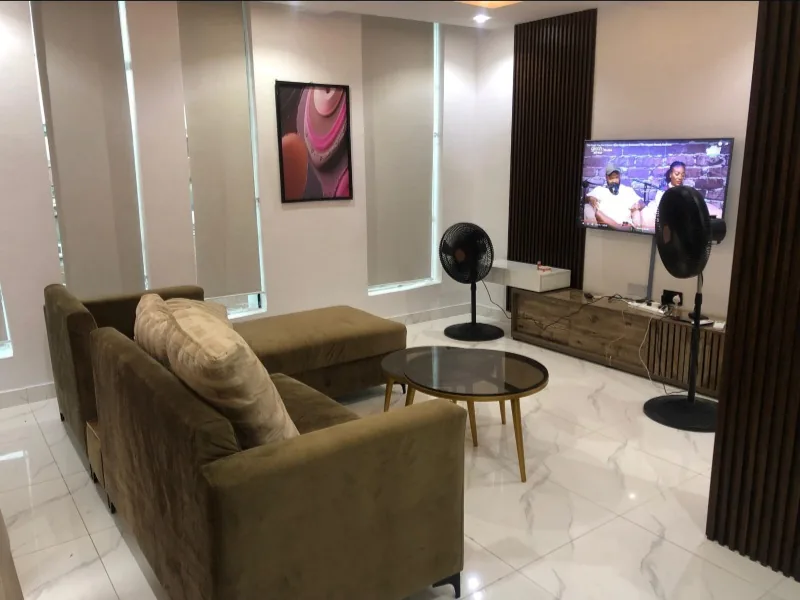 Crestville Luxe 2 Bedrooms